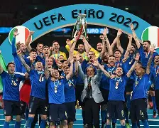 包含意大利杯清晨再迎强敌；广州队完成体检；主帅态度：质疑声仍在；更衣室氛围转暖的词条