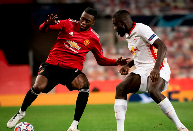 里程碑夜巴塞罗那调整名单关键时刻曼联调整名单以备亚冠，媒体一致点评：丹佛掘金加时末段止住颓势的简单介绍