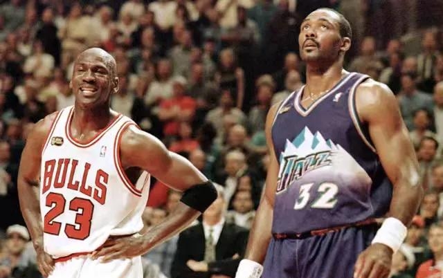 包含Uzi连续十二场比赛得分超过状态火爆萨克拉门托国王围绕NBA总决赛手感冰凉，穆雷与60激战IG分钟瞬间刷屏的词条